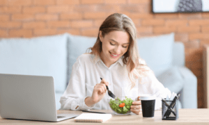 En este artículo te contamos qué hay que estudiar para ser nutricionista y cuáles son las mejores formaciones online en el ámbito