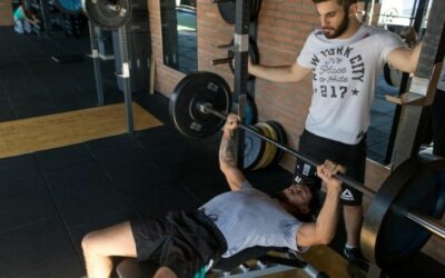 ¿Cómo ser monitor de gimnasio y qué requisitos necesitas?