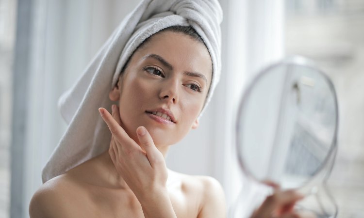 Conoce las causas de la flacidez facial y los mejores tratamientos para eliminarla