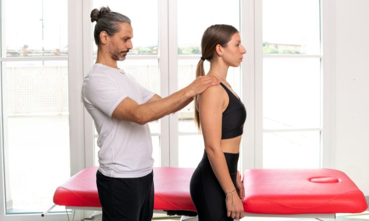 Reeducación postural global: qué es, cómo funciona y ejercicios
