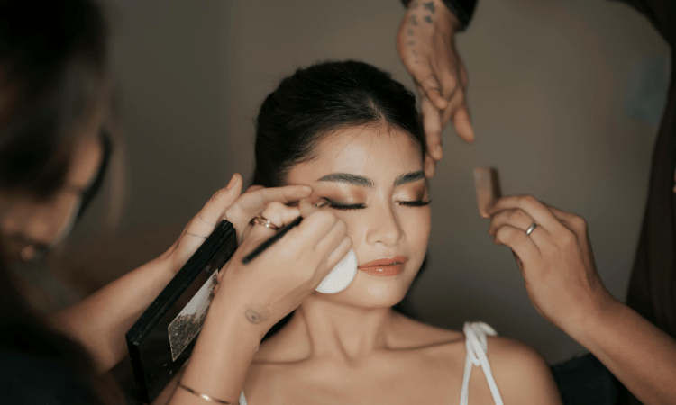 Técnicas de maquillaje profesional y habilidades de un/a maquillador/a